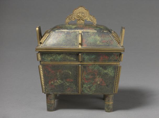 掐丝珐琅兽面纹双耳四足鼎