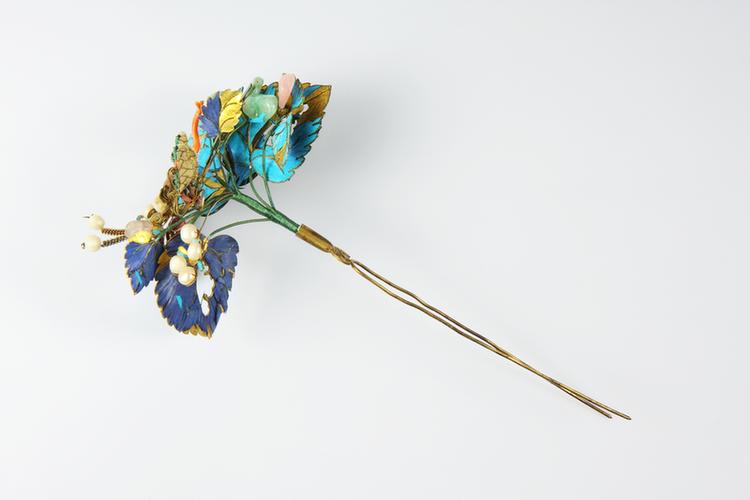 银镀金嵌宝石海棠纹花枝