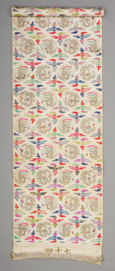 白色团龙凤云纹妆花缎