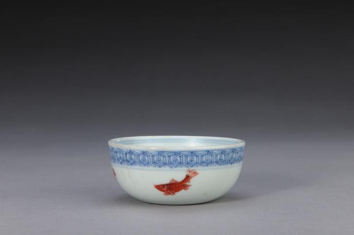 隆庆款青花红彩鱼纹杯