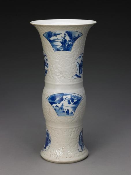 青花凸花开光山水人物图花觚