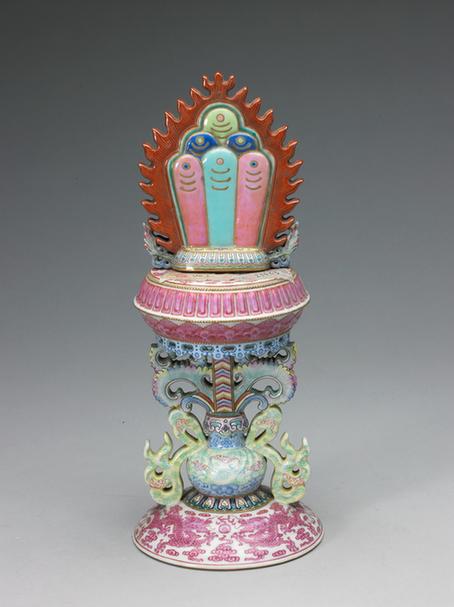 嘉庆款胭脂彩双龙座粉彩瓷七珍-摩尼宝