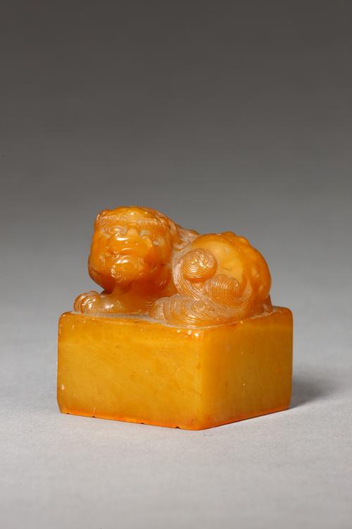 “贞筠瑞玉”兽钮田黄石章