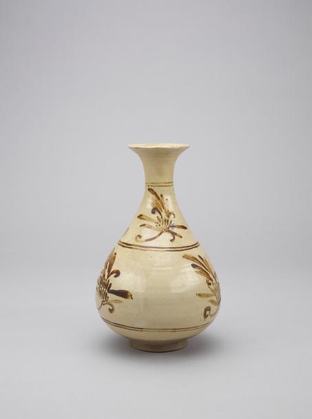 白地黑花菊花纹玉壶春瓶