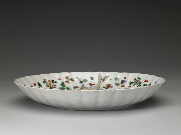 五彩鱼藻纹菊瓣盘