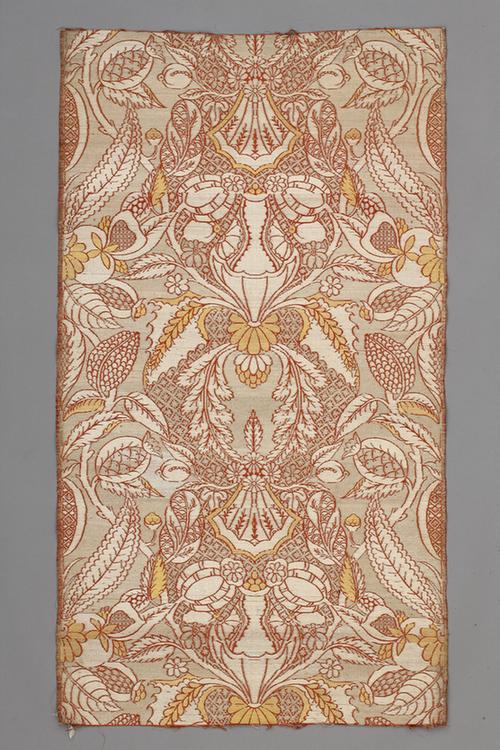 浅绛色地大洋花纹织金锦