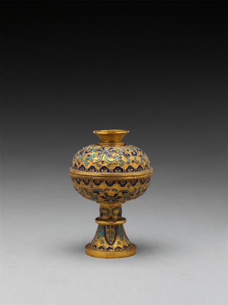 铜鎏金嵌玻璃高足豆式盒