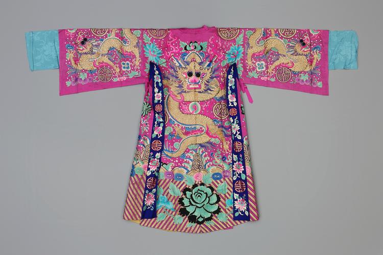 雪青色缎盘金绣彩云蝠花卉金龙纹钉广片男蟒