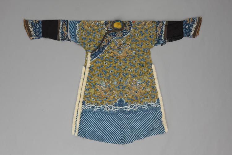 明黄色缂丝万字彩云蝠金龙纹龙袍拆片