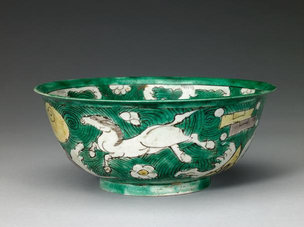 素三彩海兽图碗