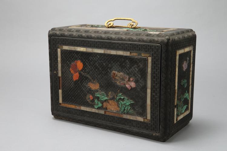 剔黑锦纹嵌玉石花卉纹带屉长方提匣
