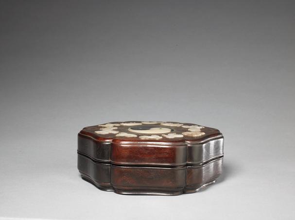 紫檀嵌玉雕十二辰纹葵花式盒