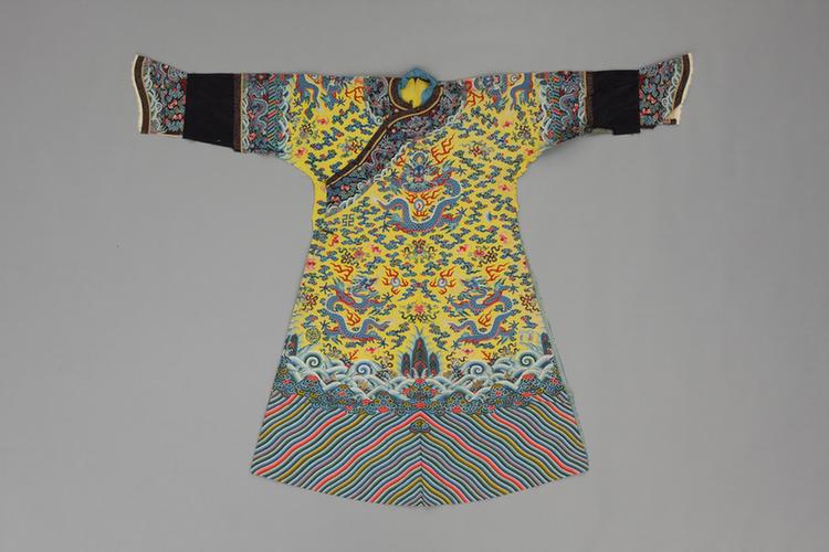 明黄色缂丝彩云水蓝龙纹女龙袍拆片