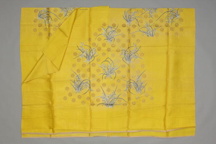 明黄色芝麻纱绣水墨兰花金团寿字纹氅衣料