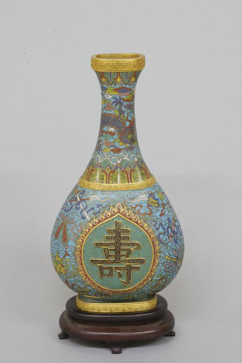 乾隆款掐丝珐琅寿字暗八仙蟠龙纹长颈瓶