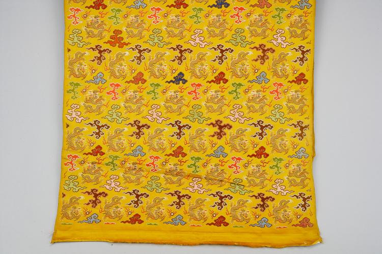 黄色云龙纹妆花缎
