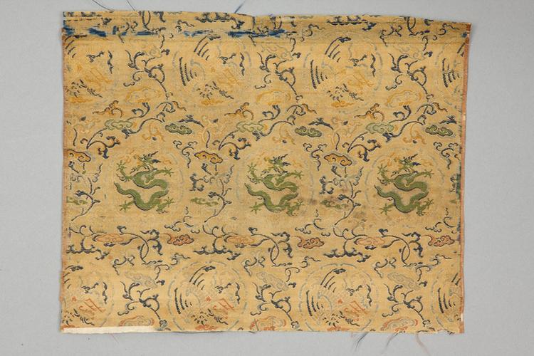 驼色地团龙凤灵芝如意纹锦