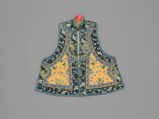 杏黄色缂丝花卉纹羊皮对襟坎肩