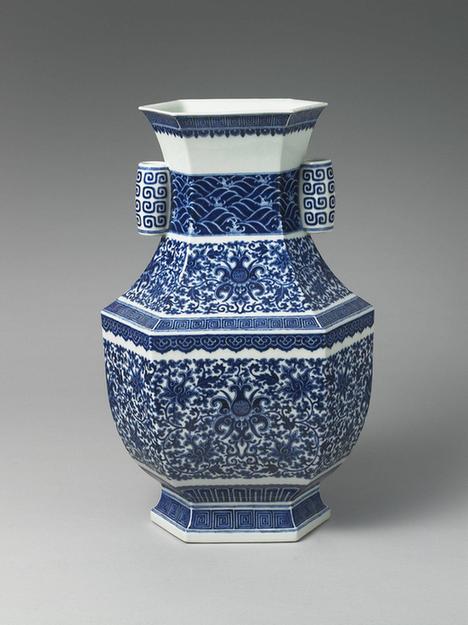 雍正 白地青花双管六楞瓶