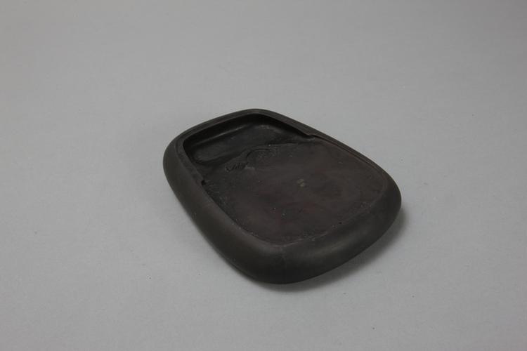 端石雕螭椭圆砚