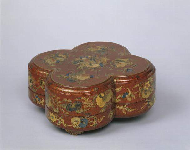 紫漆描金银三多纹海棠式玉屉攒盒