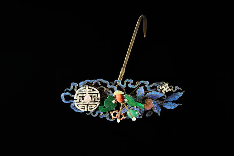 点翠镶料珠万福万寿纹头花