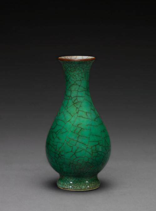 康熙款绿釉撇口瓶