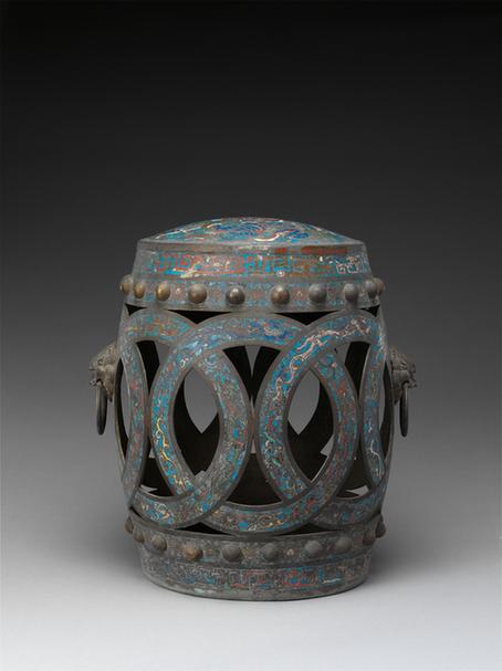 掐丝珐琅狮戏图鼓式坐墩