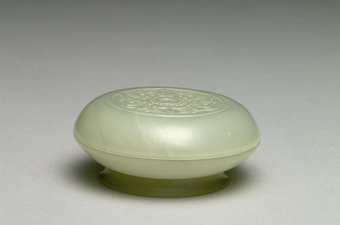 白玉雕花小盒