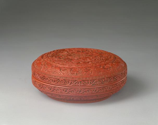 嘉靖款剔红万年圣寿云龙杂宝纹圆盒