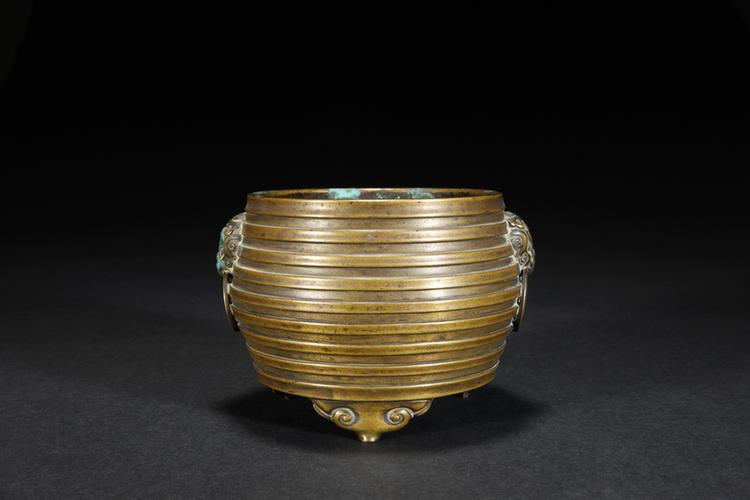 宣德款铜弦纹凤耳云足炉