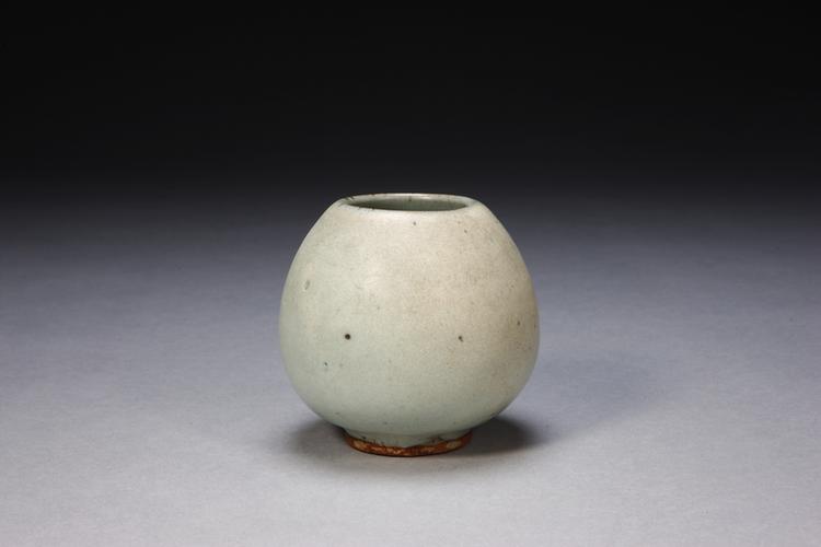 钧窑天蓝釉鸡心罐