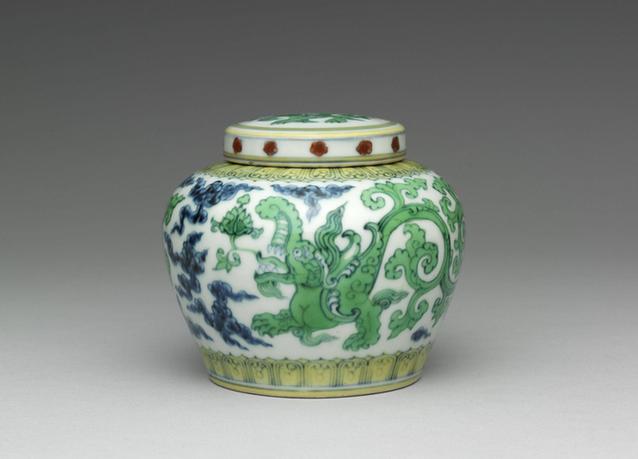 「天」字款青花斗彩夔龙盖罐