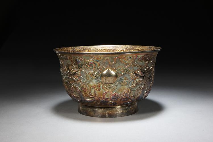 银锤碟云龙纹碗