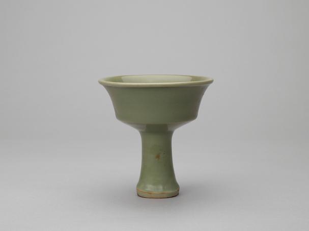龙泉窑青釉高足碗