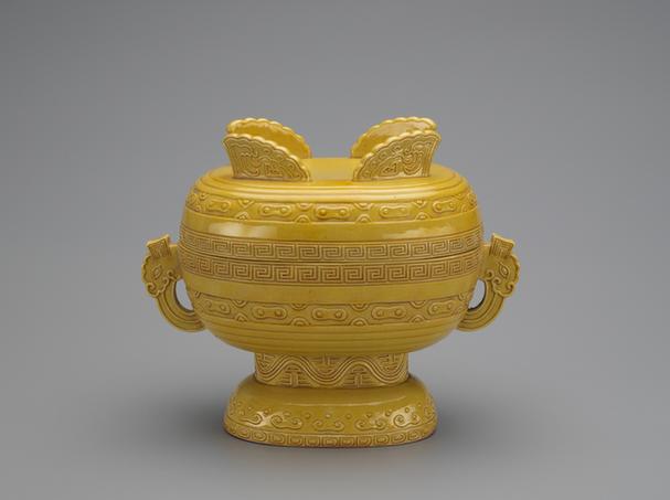 道光款黄釉凸花簋