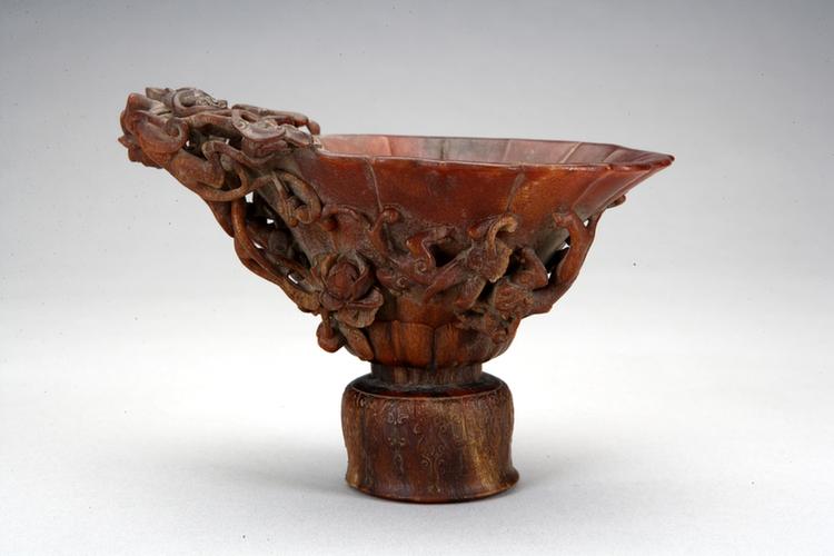 犀角雕兽面纹方炉