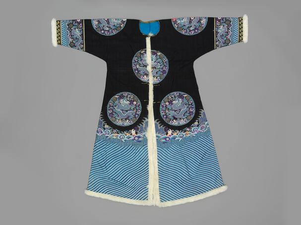 石青色缂丝八团云蓝龙有水纹出风长褂