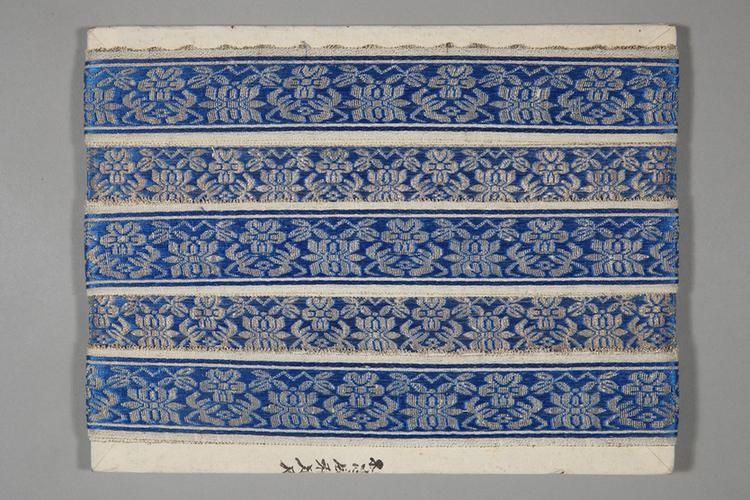 品蓝色缎地织银梅兰竹菊纹绦