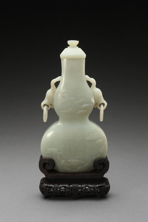 青玉五蝠流云纹象耳衔活环葫芦式带盖瓶
