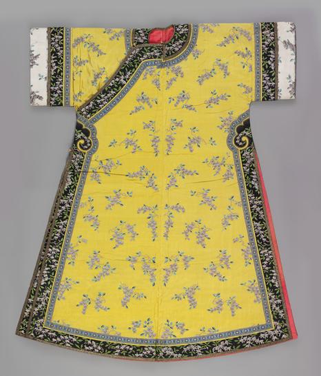 明黄色缂丝藤萝纹棉氅衣