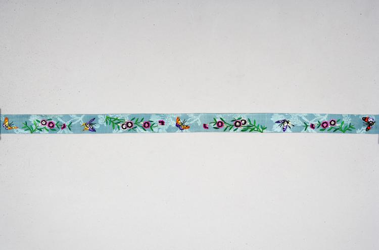 湖色罗绣花卉纹飘带