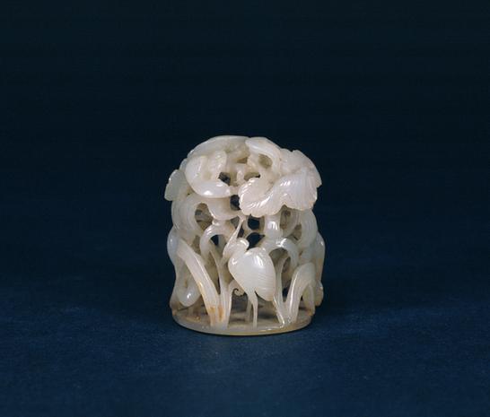 白玉透雕荷叶鹭鸶纹炉顶