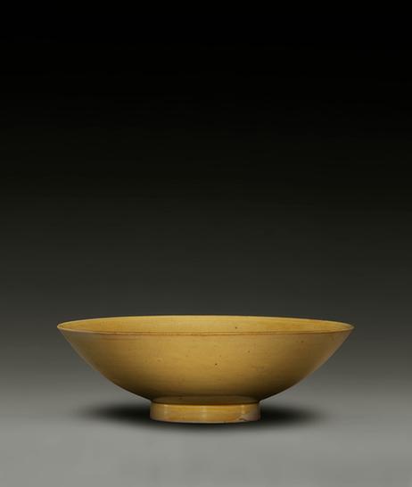 玉堂佳器款黄釉诗句花鸟纹碗