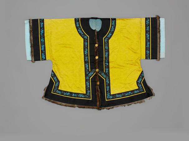 黄色福寿绵长纹暗花缎镶貂皮边对襟夹马褂