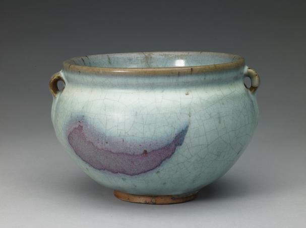 钧窑天蓝釉紫红斑双系罐