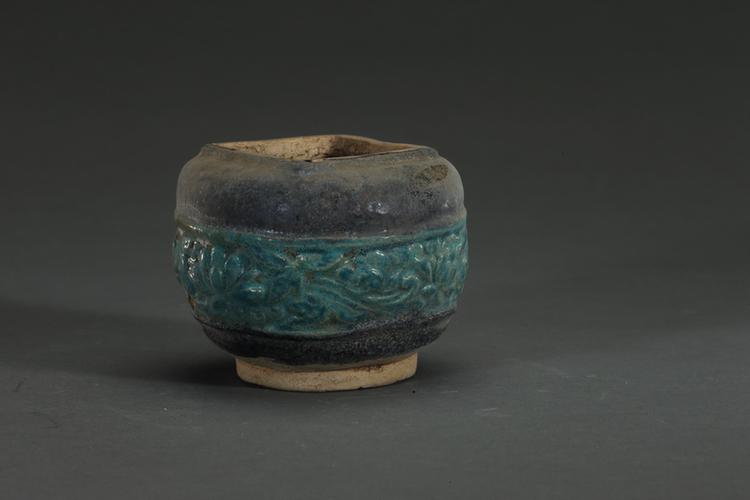 陶紫绿釉方口罐