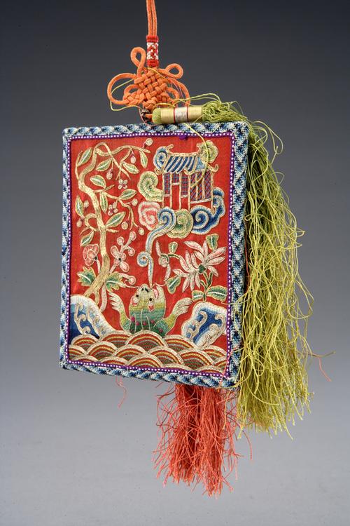 红色缎辫绣蟾宫折桂纹活计-镜子