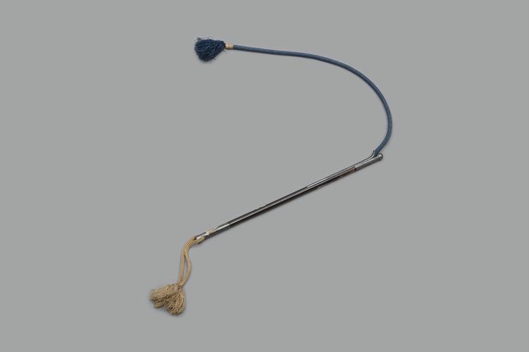 紫檀镶铜柄马鞭