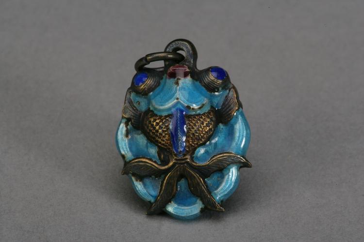 银烧蓝鱼形佩式指南针